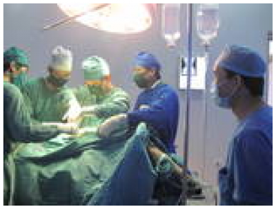 Bệnh viện Trường Đại Học Y Khoa Thái Nguyên đã phẫu thuật nội soi lấy sỏi niệu quản qua đường hông lưng thành công.